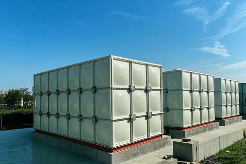 信陽(yáng)清洗玻璃鋼材質(zhì)保溫水箱的費(fèi)用大概是多少？